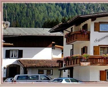 Готель Garni Sayonara Сельва-ді-Валь-Гардена Екстер'єр фото